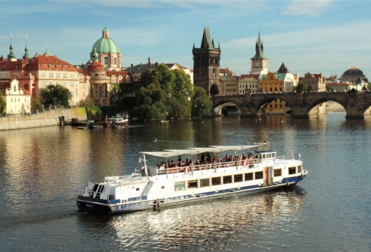 BOOTSFAHRT in der Tschechischen Republik: Zauberhaftes Prag