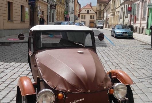 Oldtimer-Fahren und Lenken in Böhmen: Pilsner Stadtrundfahrt - VELOREX 350