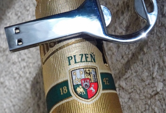 Tschechischer Traditioneller Bierflaschenöffner: USB Stick - 64 GB