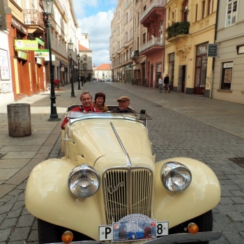 Oldtimer-Fahren und Lenken in Böhmen: Pilsner Stadtrundfahrt - AERO 30