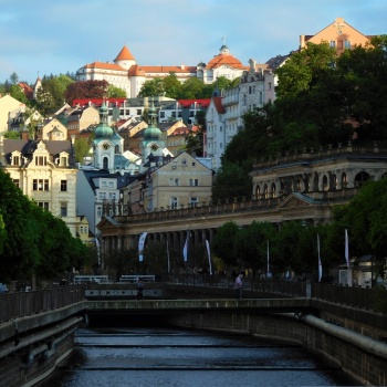 Lázně v České republice: Karlovy Vary - sklářská tradice - Becherovka