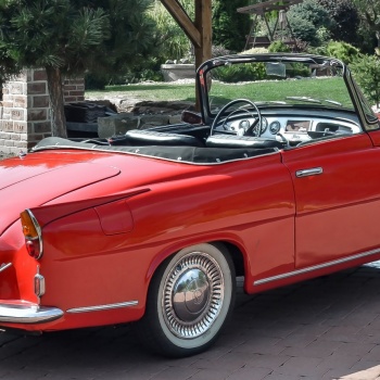 Oldtimer-Fahren und Lenken in Böhmen: Pilsner Stadtrundfahrt- SKODA FELICIA rot