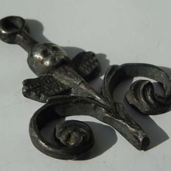 Pilsen Sightseeing: Long Unisex Necklace Angel for good luck - TIN ALLOY