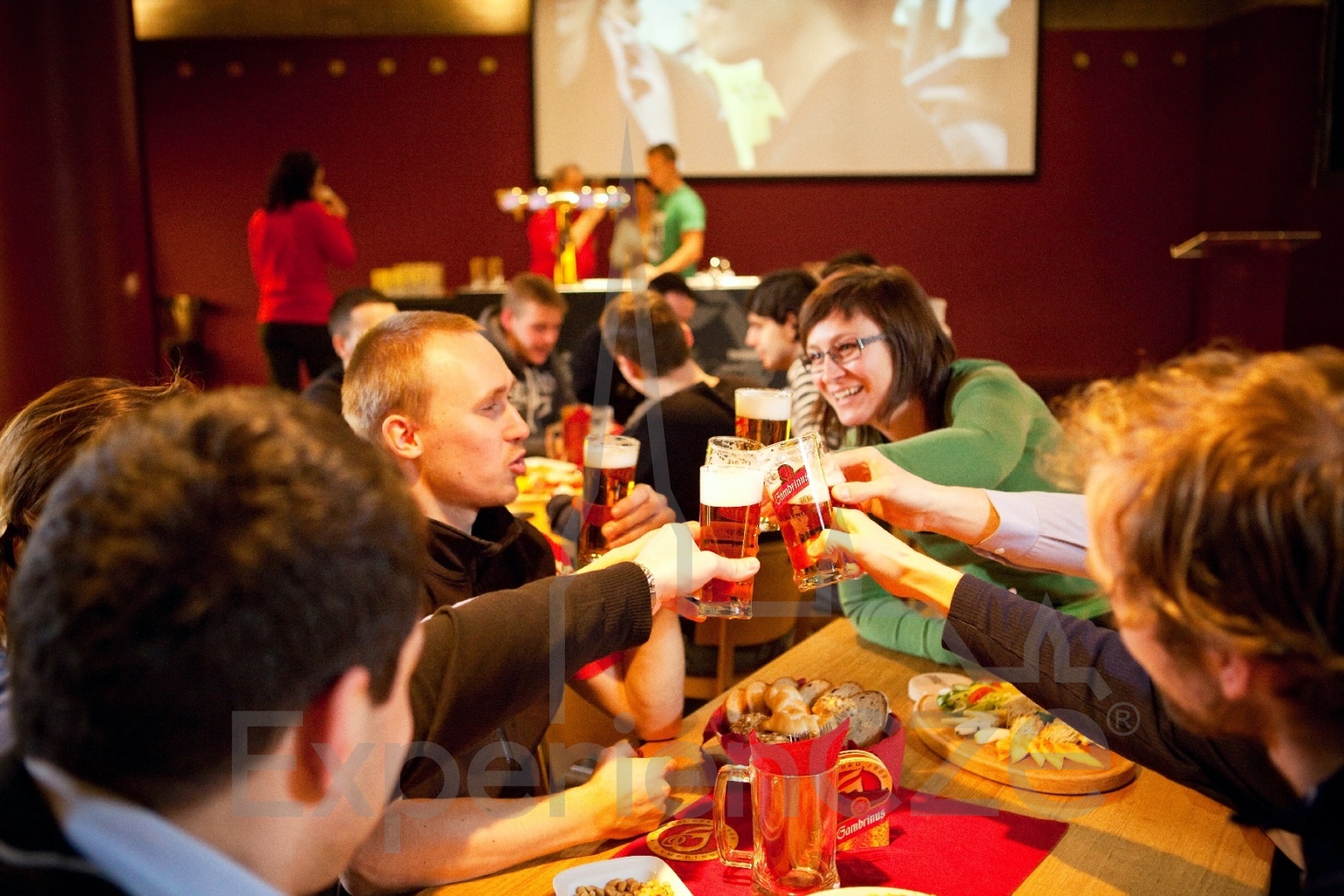 Frauen nachtleben dayheartlesri: pilsen Party boys