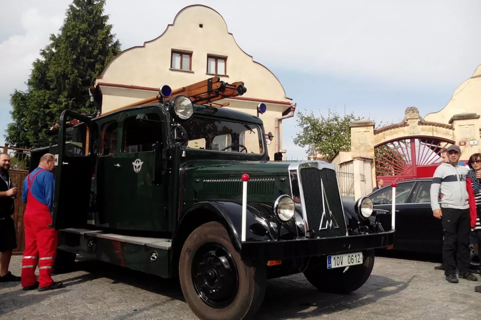 Classic Car Ride and Driving in the Czech Republic: Pilsen City - MAGIRUS KSH 115