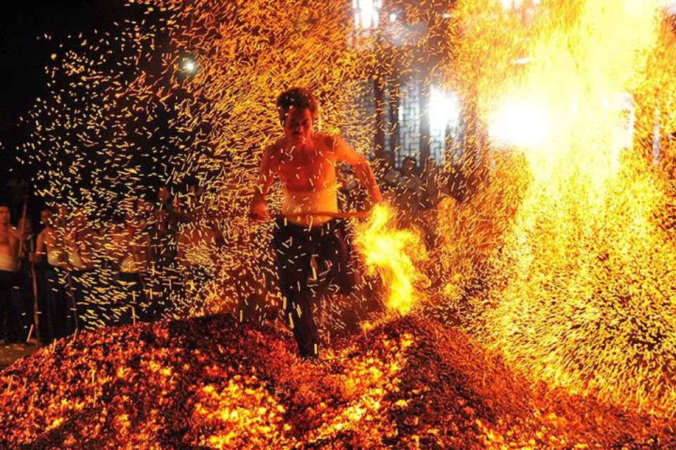 Firewalking and Glasswalking in the Czech Republic: Bohemia