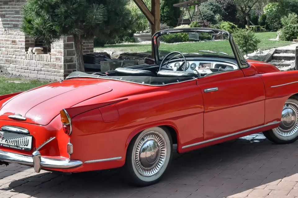 Classic Car Ride and Driving in the Czech Republic: Pilsen City- SKODA FELICIA red