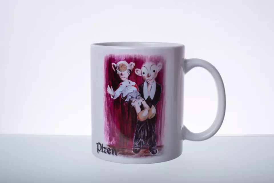 Pilsen Sehenswürdigkeiten: Keramik Tasse - SPEJBL & HURVINEK