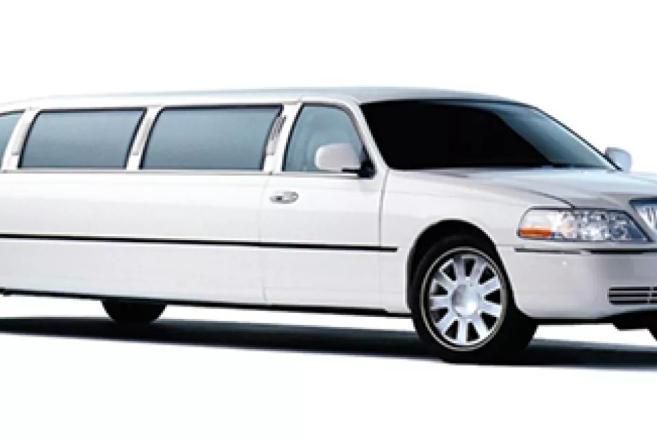 LIMUZÍNY v České republice: jízda Vašeho života LINCOLN TOWN CAR