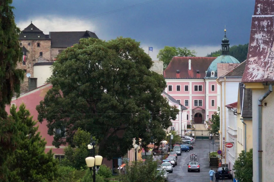 Burgen in der Tschechischen Republik: Schatzkammerburg und Schloßanlage Bečov