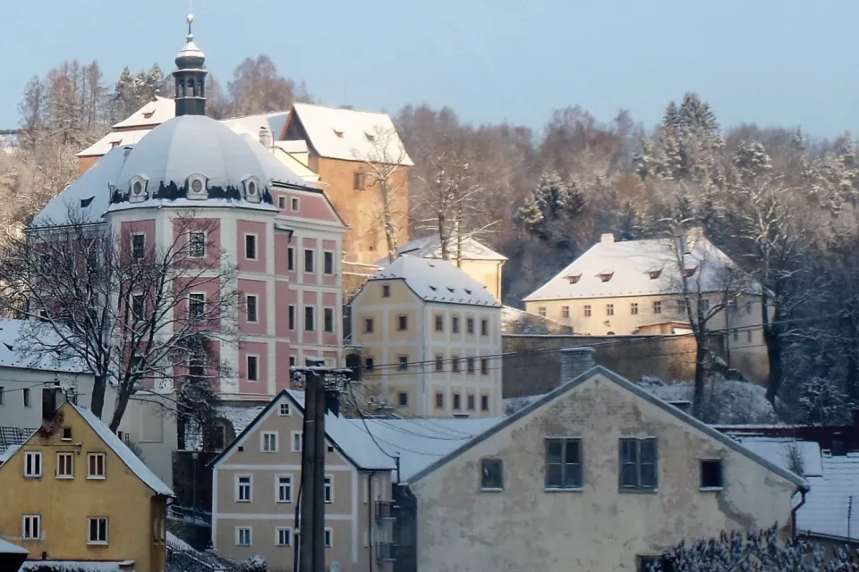 Burgen in der Tschechischen Republik: Schatzkammerburg und Schloßanlage Bečov