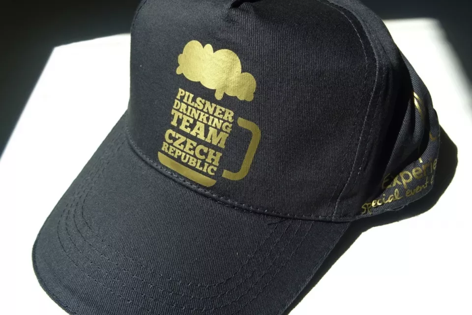 Pilsner Drinking Team Czech Republic: Unisex Kappe - SCHWARZ + GOLDENES Logo
