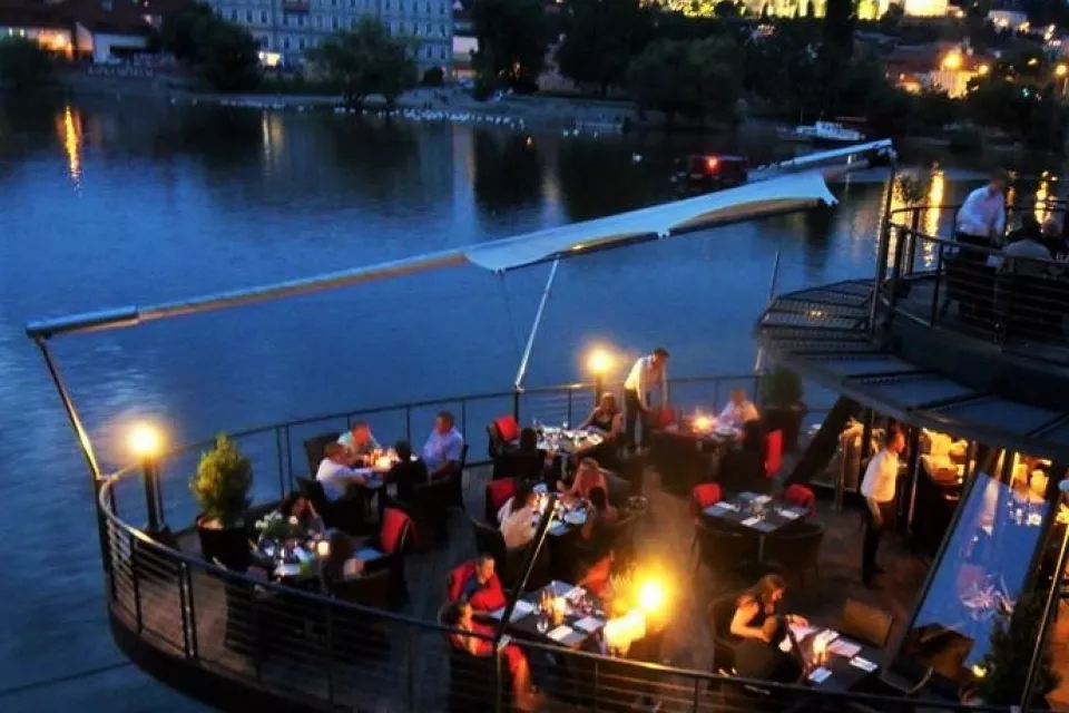 Romantic in the Czech Republic: Eve in Prague