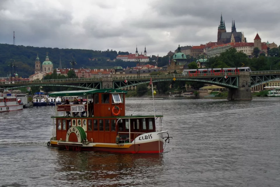 BOOTSFAHRT in der Tschechischen Republik: Zauberhaftes Prag