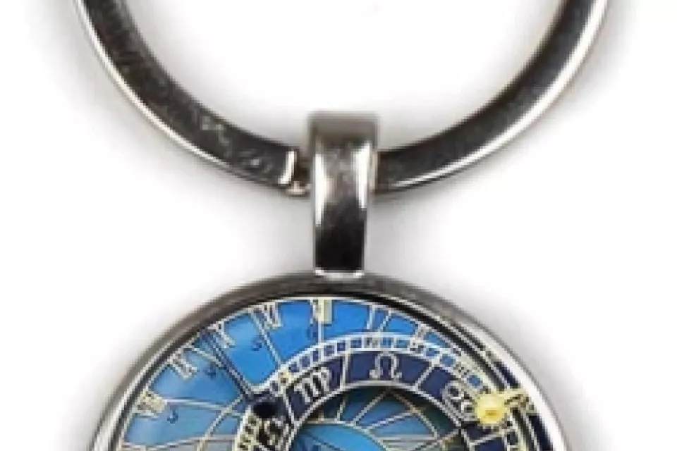 Pražský Staroměstský orloj: kabošonový přívěsek na klíče - STŘÍBRNÁ