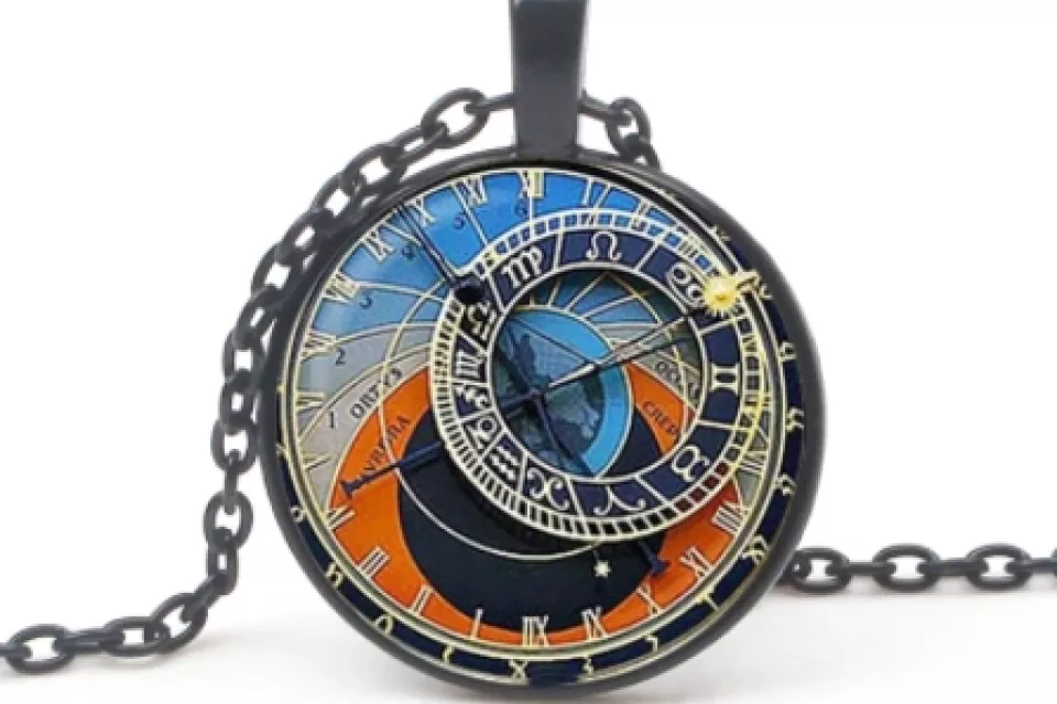 Pražský Staroměstský orloj: unisex náhrdelník - ČERNÝ