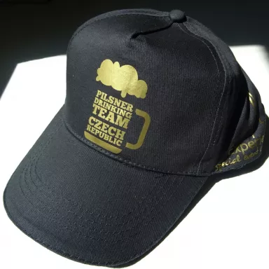 Pilsner Drinking Team Czech Republic: Unisex Kappe - SCHWARZ + GOLDENES Logo