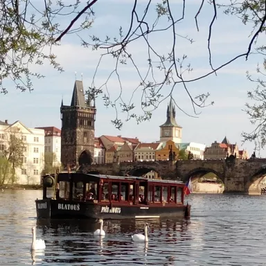 BOOTSFAHRT in der Tschechischen Republik: Zauberhaftes Prag